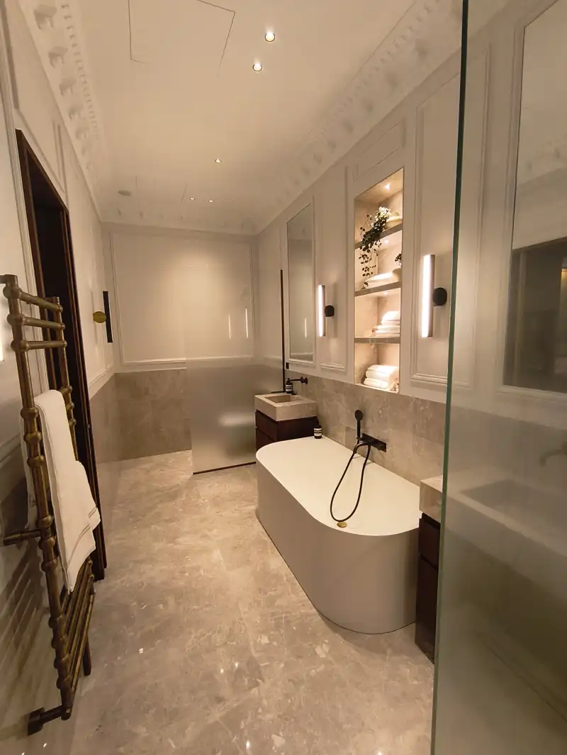 Remplacement baignoire par douche avec paroi en verre dans le quartier Javel à Paris 15, modernisation et gain d'espace